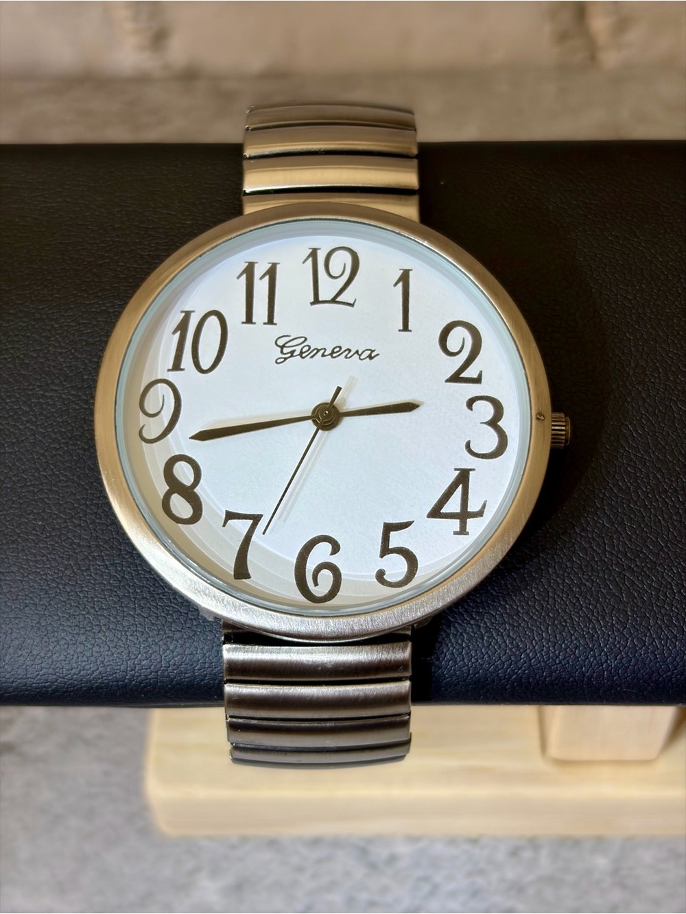 Geneva Silver Wall Clock with White Dial and Bold Numerals